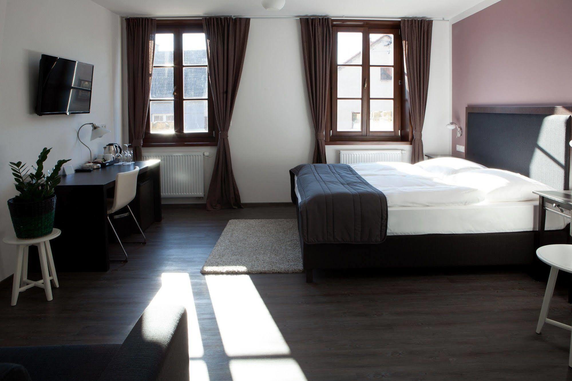 Hotel Koruna Chlumec nad Cidlinou Bagian luar foto