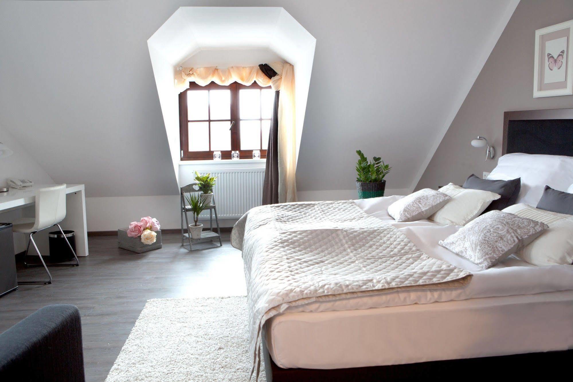 Hotel Koruna Chlumec nad Cidlinou Bagian luar foto